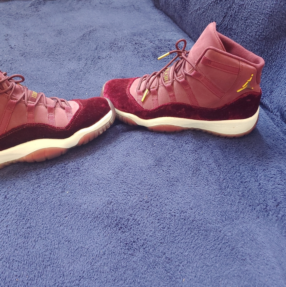 8.5 velvet jordans